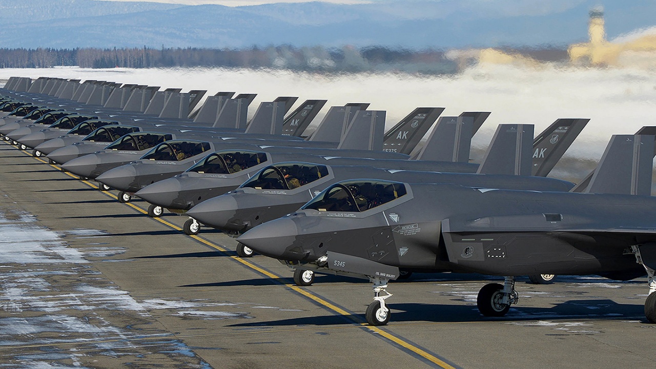 F-35A se torna a nova espinha dorsal da Força Aérea Tcheca, substituindo os Gripen e incorporando tecnologia furtiva, radar AESA e interoperabilidade NATO para operações de guerra em rede