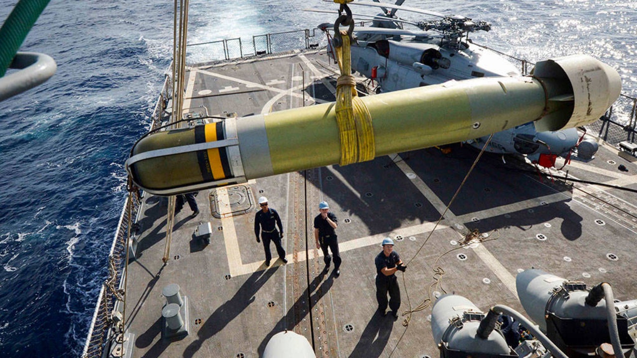 A Marinha dos EUA transforma sua defesa naval com a mais alta tecnologia da história, utilizando IA no Sistema de Combate Aegis 