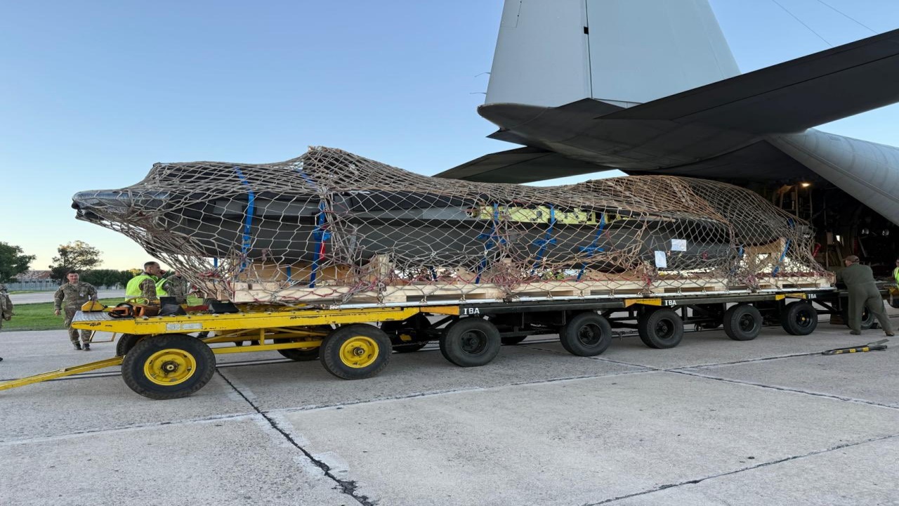 América do Sul com forças aéreas mais poderosas: Brasil está adquirindo uma grande frota de Gripens mas não é suficiente para substituir os caças antigo, F-5s e A-1s, Argentina, Peru e Uruguai estão na busca