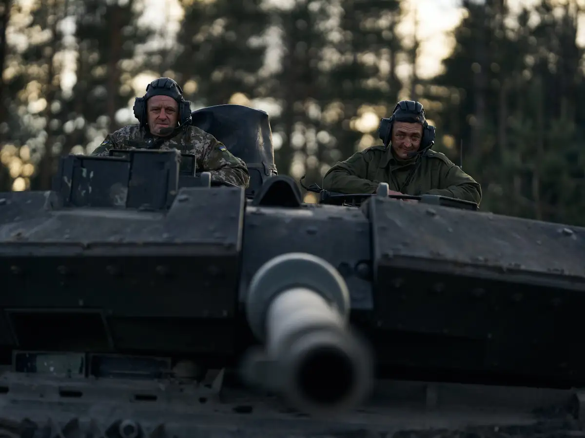 Tanques M1A2 SEPv3 Abrams chegam à Polônia e se unem aos poderosos MBTs Leopard-2 e K2 Black Panther em uma das maiores expansões blindadas da OTAN