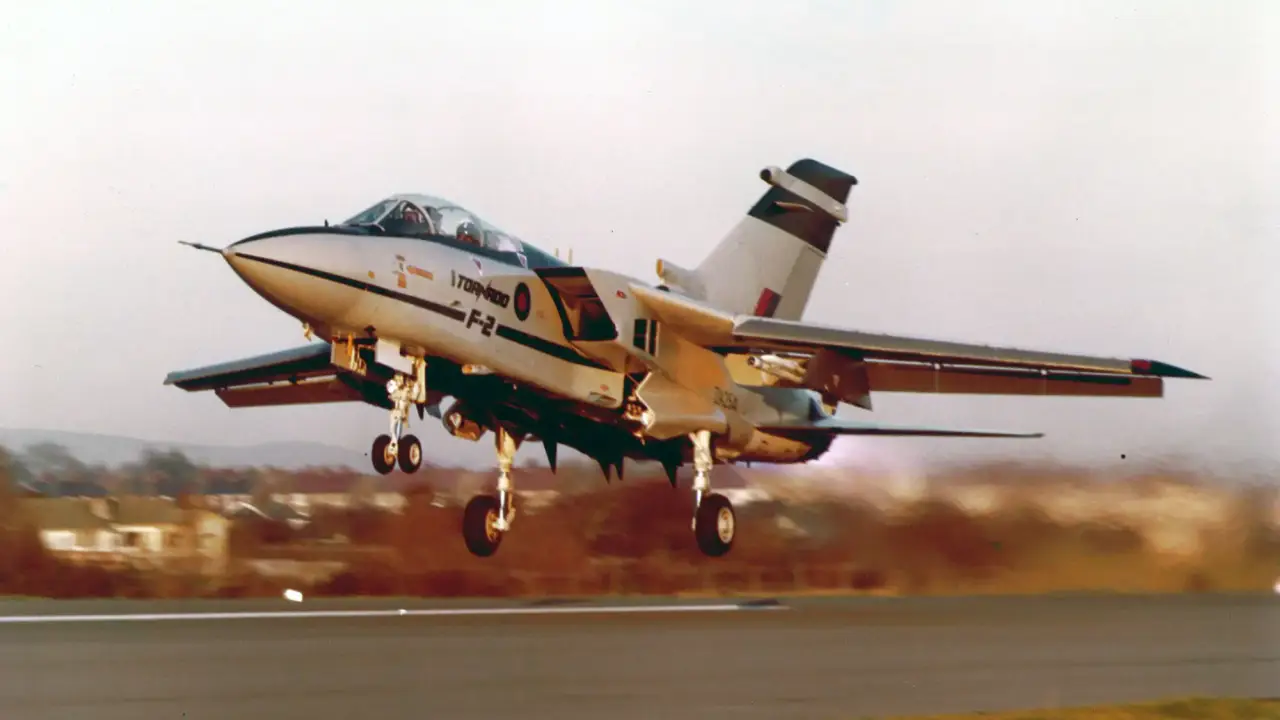 Loucura nos céus: até onde a aviação militar pode chegar? Primeiro jato de combate Tornado do tipo a voar em mãos privadas, equipado com cartuchos explosivos nos assentos ejetáveis