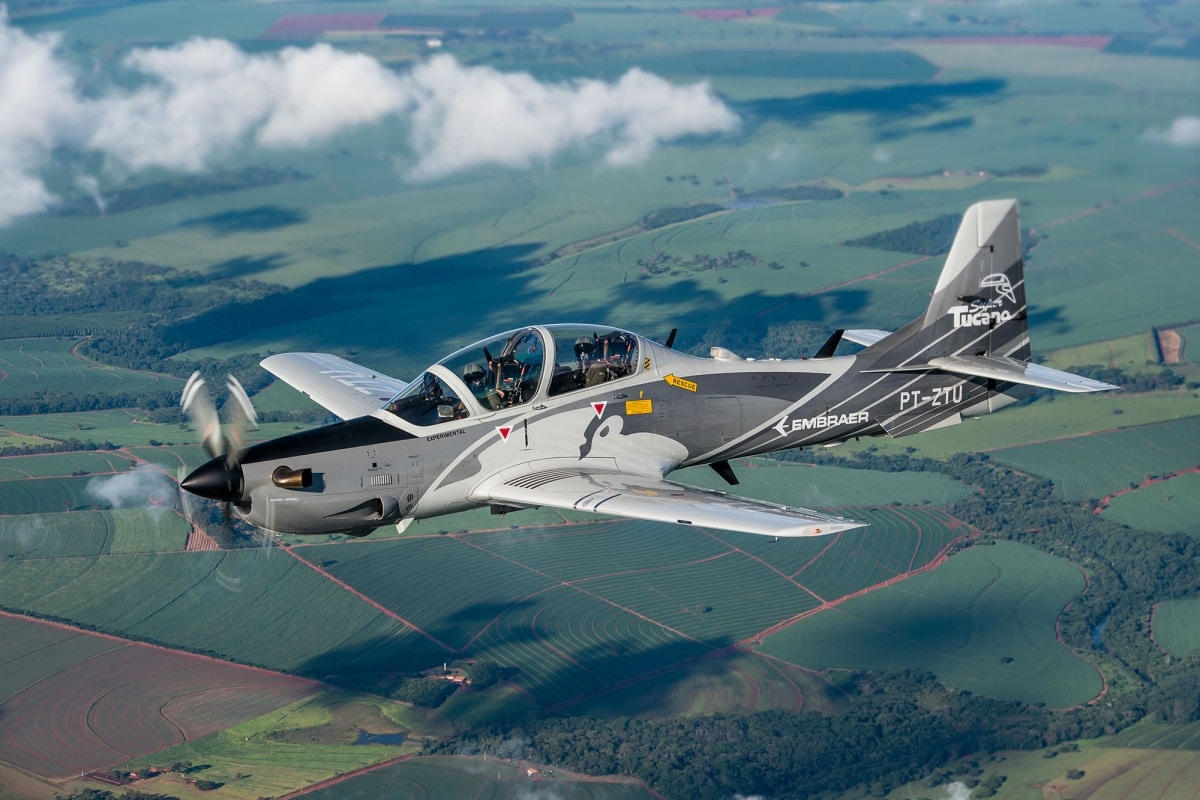 Brasil se torna uma gigante da indústria da aviação militar: Embraer fecha mais um contrato com o Uruguai para a entrega de mais cinco poderosas aeronaves A-29 Super Tucano