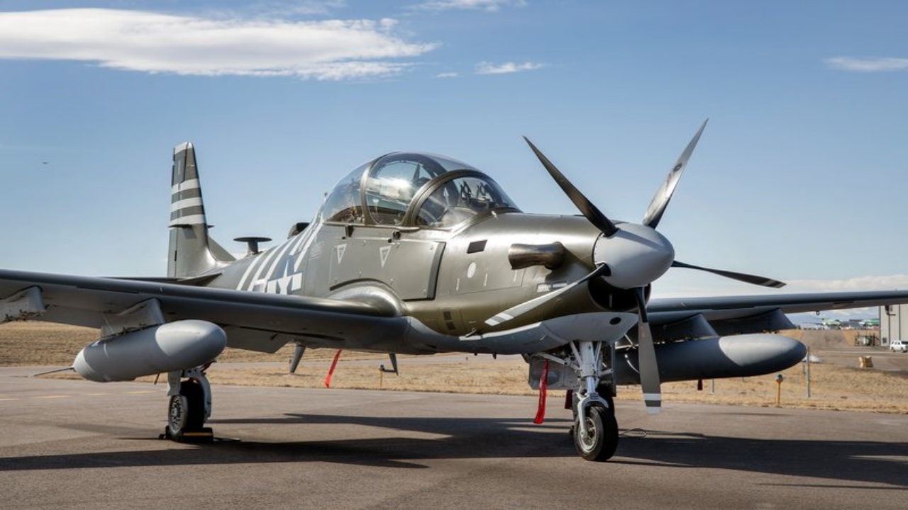 Brasil se torna uma gigante da indústria da aviação militar: Embraer fecha mais um contrato com o Uruguai para a entrega de mais cinco poderosas aeronaves A-29 Super Tucano