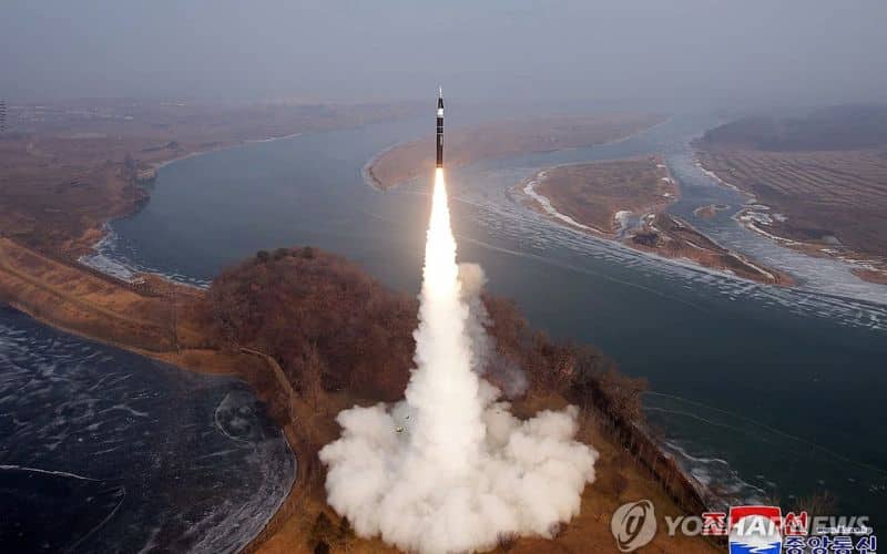 Kim Jong-un exibe força com novo míssil balístico hipersônico avançado que “deterá rivais no Pacífico”
