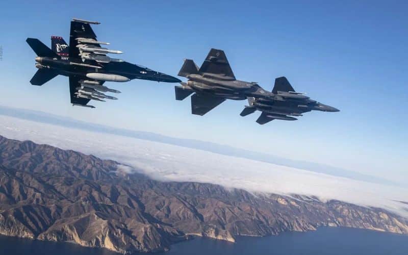 Caças F-35 britânico e F-35 dos EUA se enfrentam em exercício militar de alta intensidade