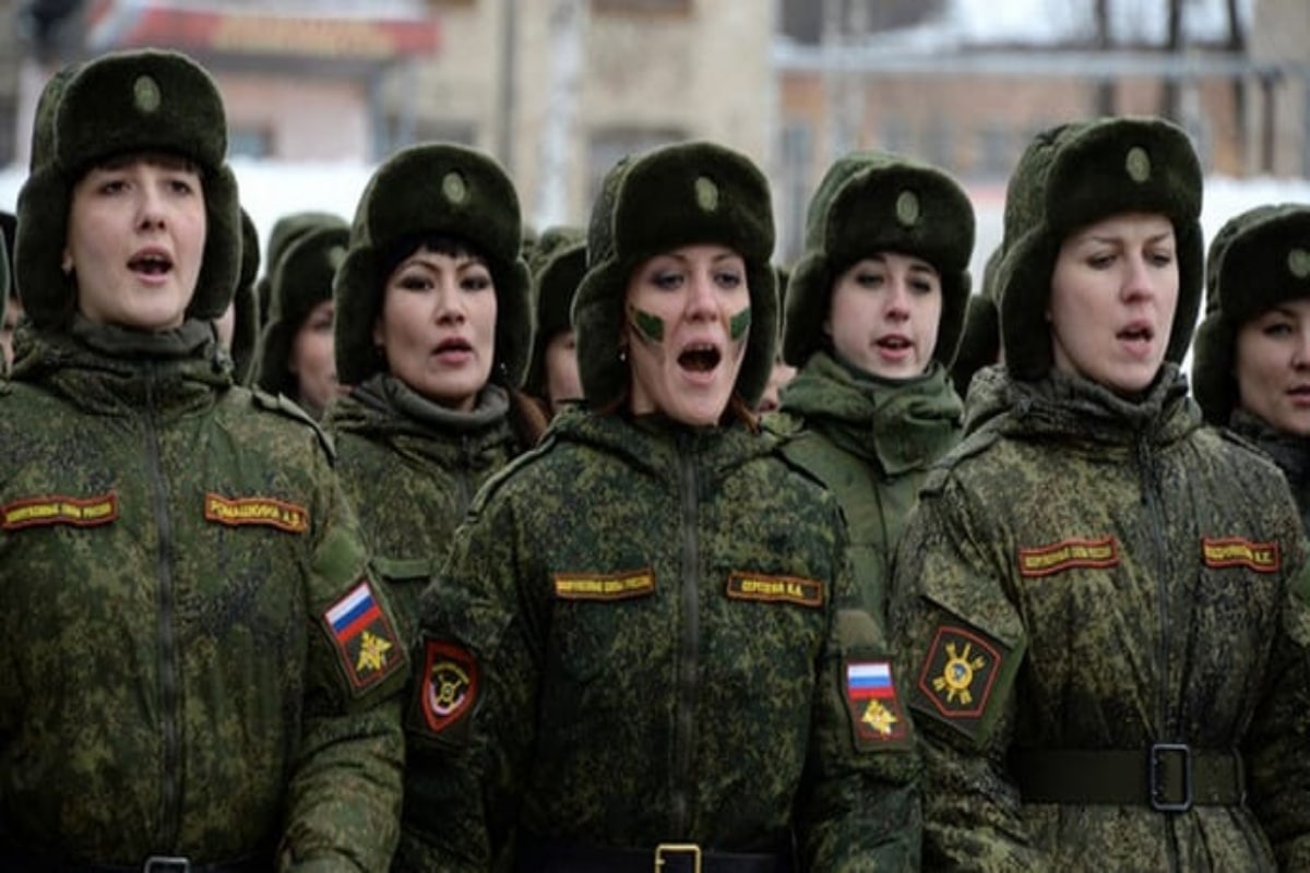 As Bruxas da Noite: Vladimir Putin intensificou o recrutamento de mulheres na Ucrânia, com uma unidade feminina operando no front como atiradoras de elite e pilotos de drones