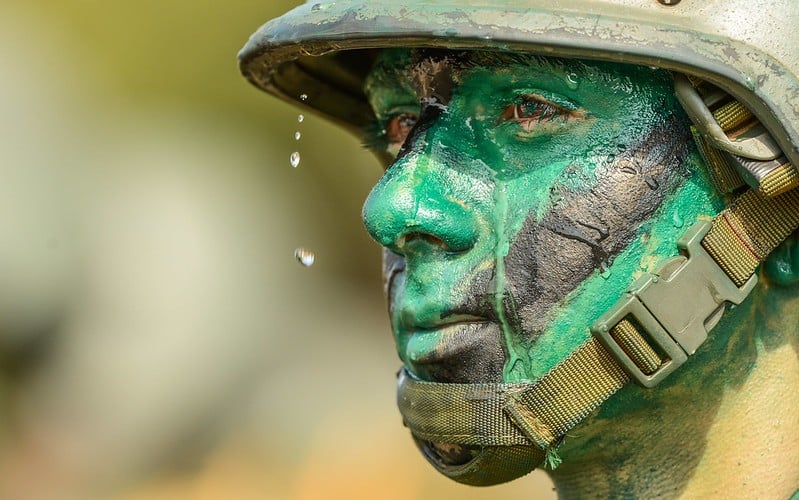 Militares da ativa, inativos e pensionistas seguem sem notícias oficiais de reajuste, enquanto servidores federais civis que ganharam aumento até 2026 já queriam abrir mesa de negociação