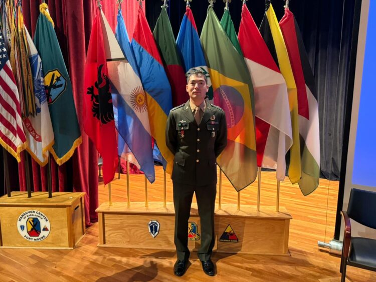 Capitão brasileiro se destaca em curso militar dos EUA.
