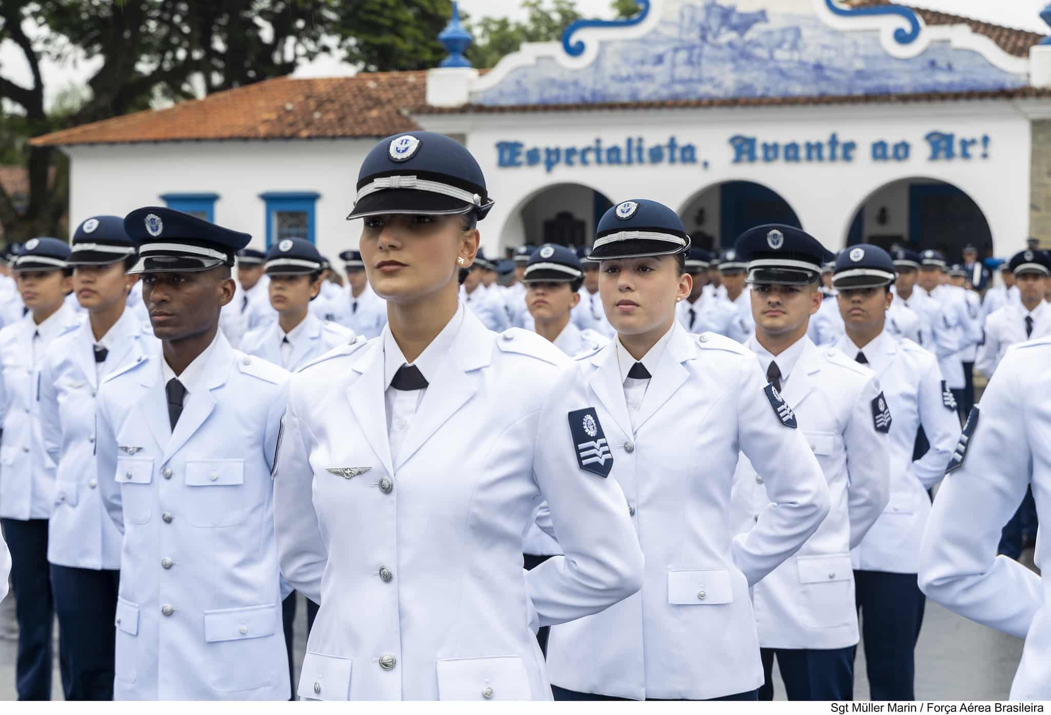 FAB está convocando, só até a próxima sexta, brasileiros com nível médio completo! Descubra como se tornar um militar de carreira