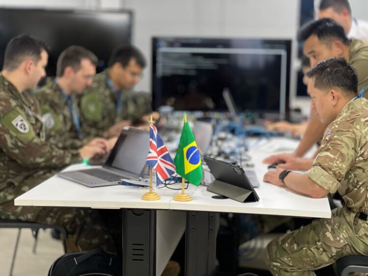 O Brasil está pronto para a guerra digital? Exercício com Reino Unido revela desafios no setor de defesa cibernética.