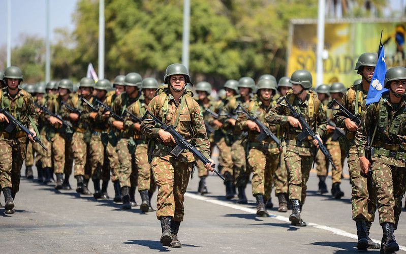 Jovem peita Exército na Justiça e usa crisma da igreja católica e peixes pra ser dispensado do serviço militar obrigatório: “Risco de danos psicológicos”