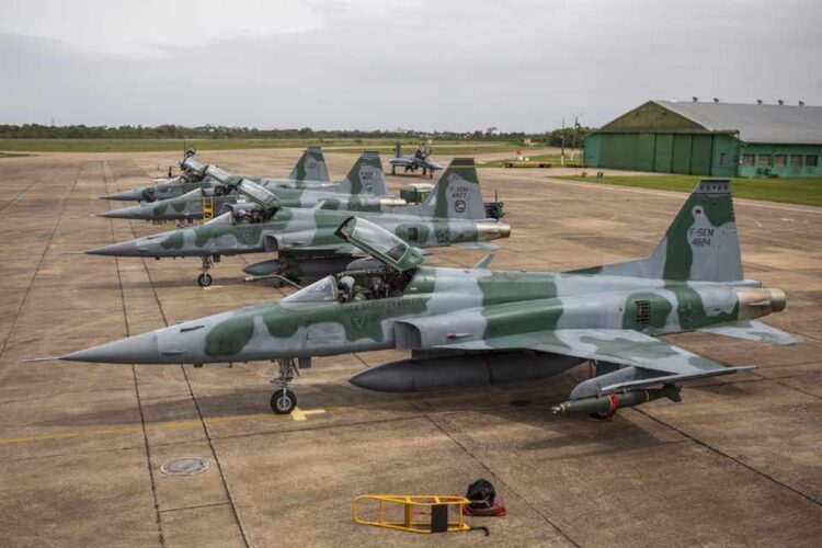 A FAB operou mais de 80 caças do tipo F-5 Tiger II. Equipamento militar foi modernizado, mas substituição seria a melhor opção.