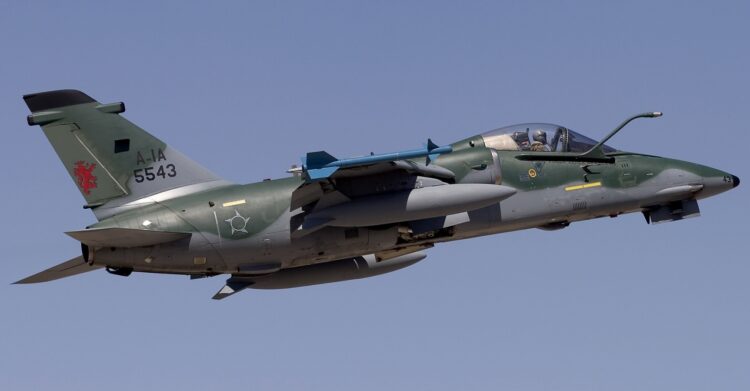 AMX A-1 da Força Aérea Brasileira: avião da FAB realiza operações do tipo bombardeio, mesmo não sendo essa sua função principal.