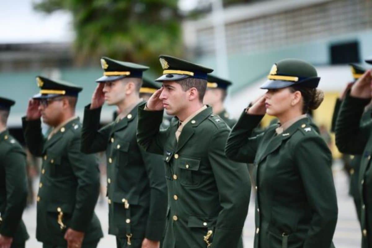 Concurso do Exército, com mais de 200 vagas, convoca brasileiros para carreira de Oficial! Com iniciais que podem chegar a R$ 12 mil