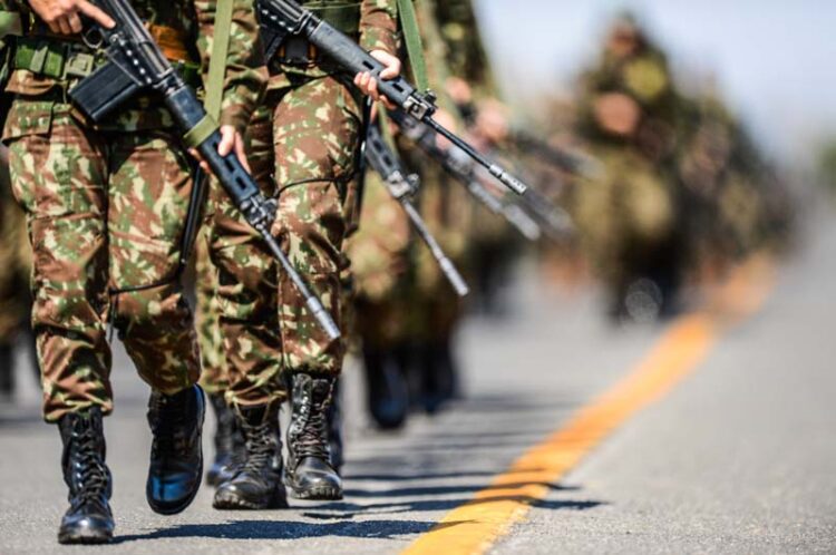 Militares de alta patente são julgados pelo 8 de janeiro, mas a responsabilização política das Forças Armadas como instituição ainda é evitada.