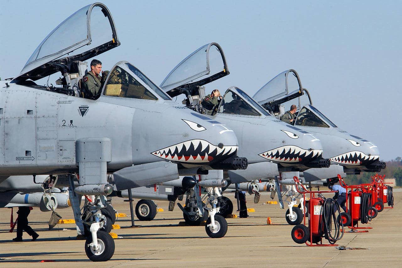 Houthis em alerta máximo: tensão explode no Oriente Médio enquanto Força Aérea dos EUA envia caças A-10 em massa que chegam prontos para vingança devastadora após nova onda de ataques