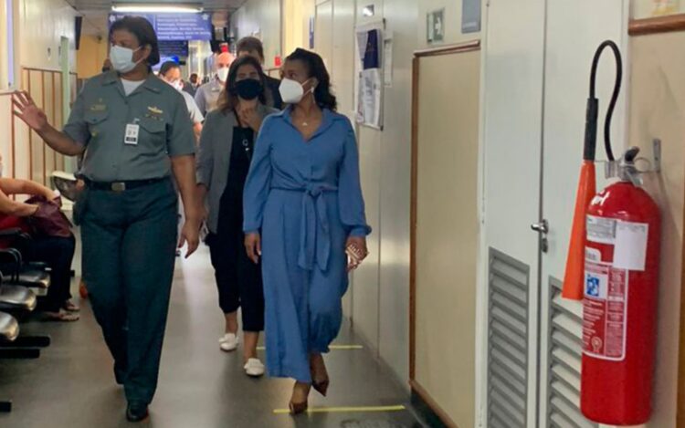 Contra-Almirante Maria Cecilia assume comando do Marcílio Dias