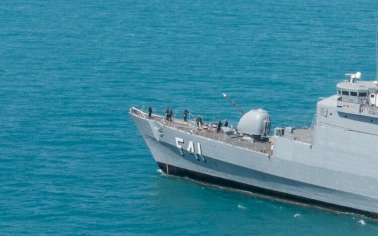 Fragata defensora participa de dupla operação na costa da África