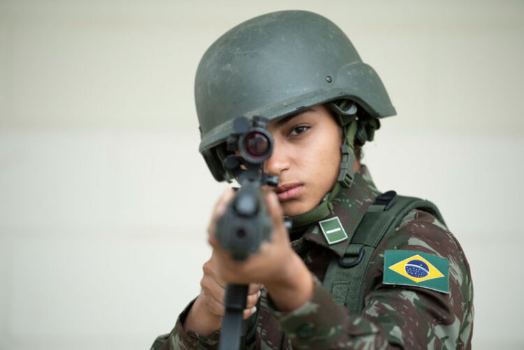 Descubra como funciona o alistamento feminino no Exército Brasileiro, com vagas abertas e etapas detalhadas. Inscreva-se até 30/06 e faça parte dessa história!