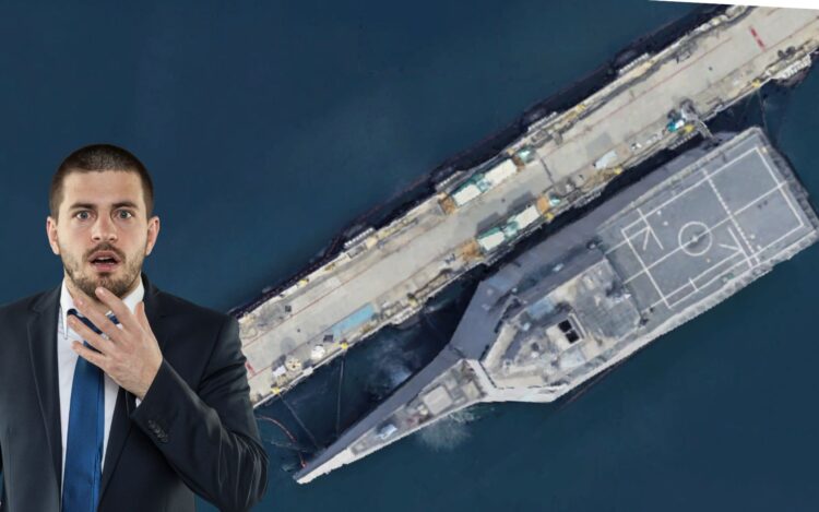 Imagem do navio de guerra USS Zumwalt visto pelo google Earth