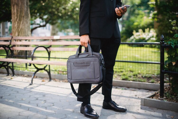 3 cargos em alta com excelentes salários: descubra vagas e concursos abertos para quem tem diploma nessas áreas