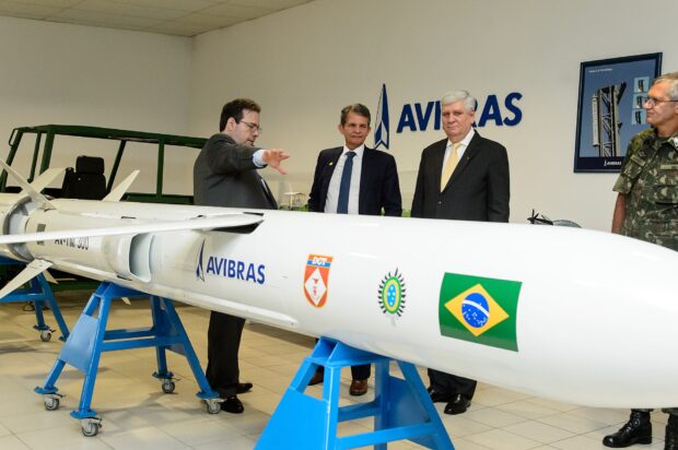 AV-TM 300 da Avibrás.