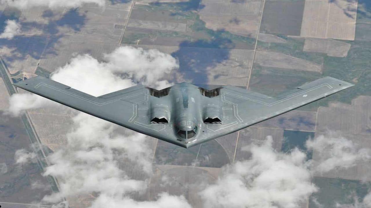 B-2 Spirit em AÇÃO: A tecnologia que permite destruir sem ser visto