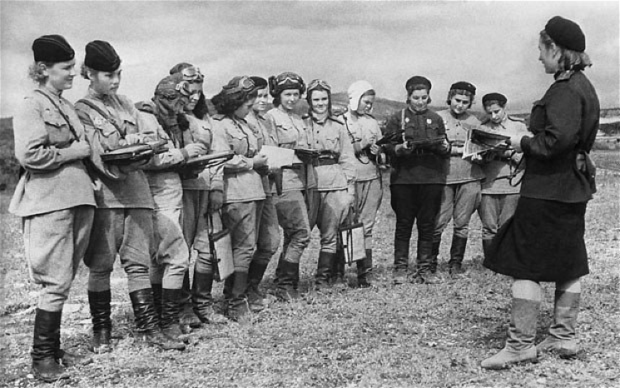 Bruxas da Noite: a saga das pilotos soviéticas que aterrorizavam nazistas em biplanos de lona