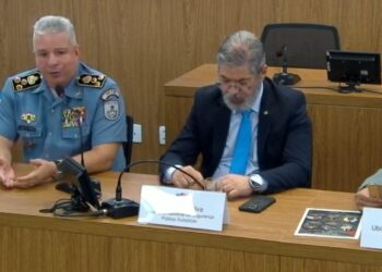 Imagem de Coronel Marcelo Nogueira em palestra no Rio
