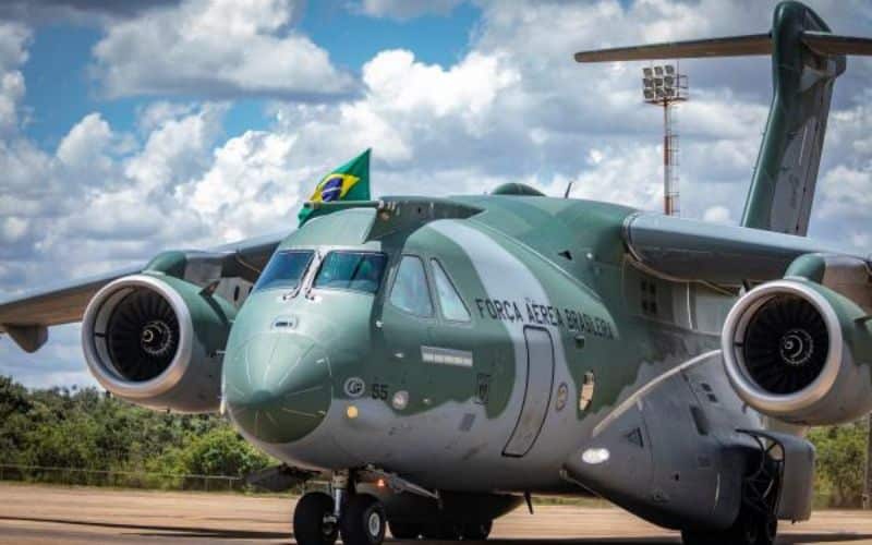 Brasil pode financiar aviões KC-390 para Angola com alto risco de calote em meio ao colapso orçamentário das Forças Armadas: “Falta de recursos pode parar a FAB”