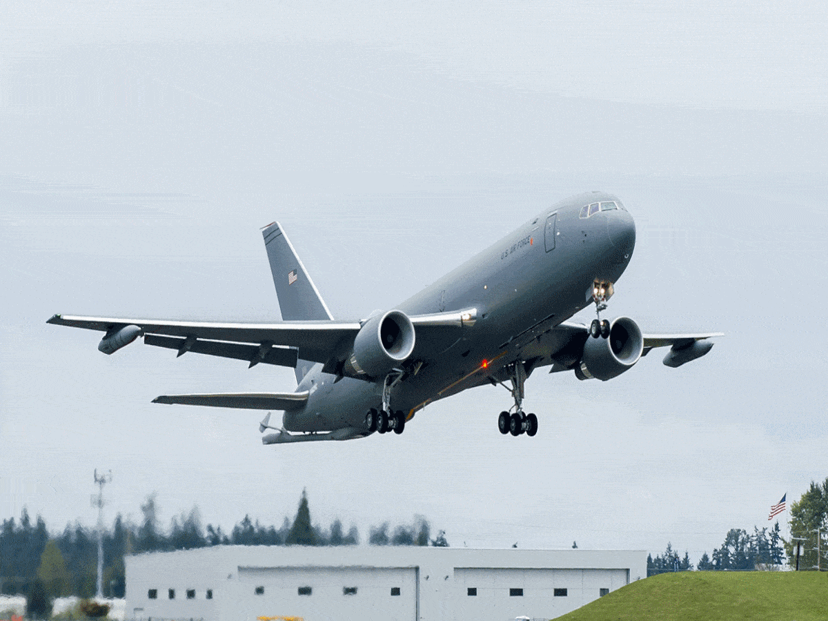 Força Aérea dos EUA recebe duas aeronaves-tanque KC-46A Pegasus: entrega foi retomada após meses de paralisação devido à identificação de rachaduras em peças da estrutura