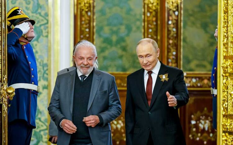 Presidente Lula participa do Dia da Vitória na Rússia em 2025, e destaca celebrações europeias. Ao mesmo tempo, Marinha do Brasil renova acordo com membro da OTAN.