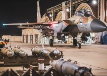 F-15I Ra’am: a arma preferida de Israel para aniquilar alvos, supera o F-35 em poder de fogo e alcance extremo, com bombas de 900 kg que penetram bunkers e autonomia para atingir o Irã, o caça prova por que continua indispensável