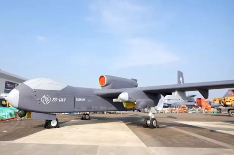 Cem drones: China testa novo conceito de guerra aérea com sua nova "nave-mãe" Jiu Tian.