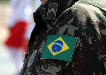 Cabo da Base Aérea de Campo Grande é condenado por propor fuga amorosa a tenente durante missão oficial e fazer comentários sobre o corpo da oficial superior em serviço militar