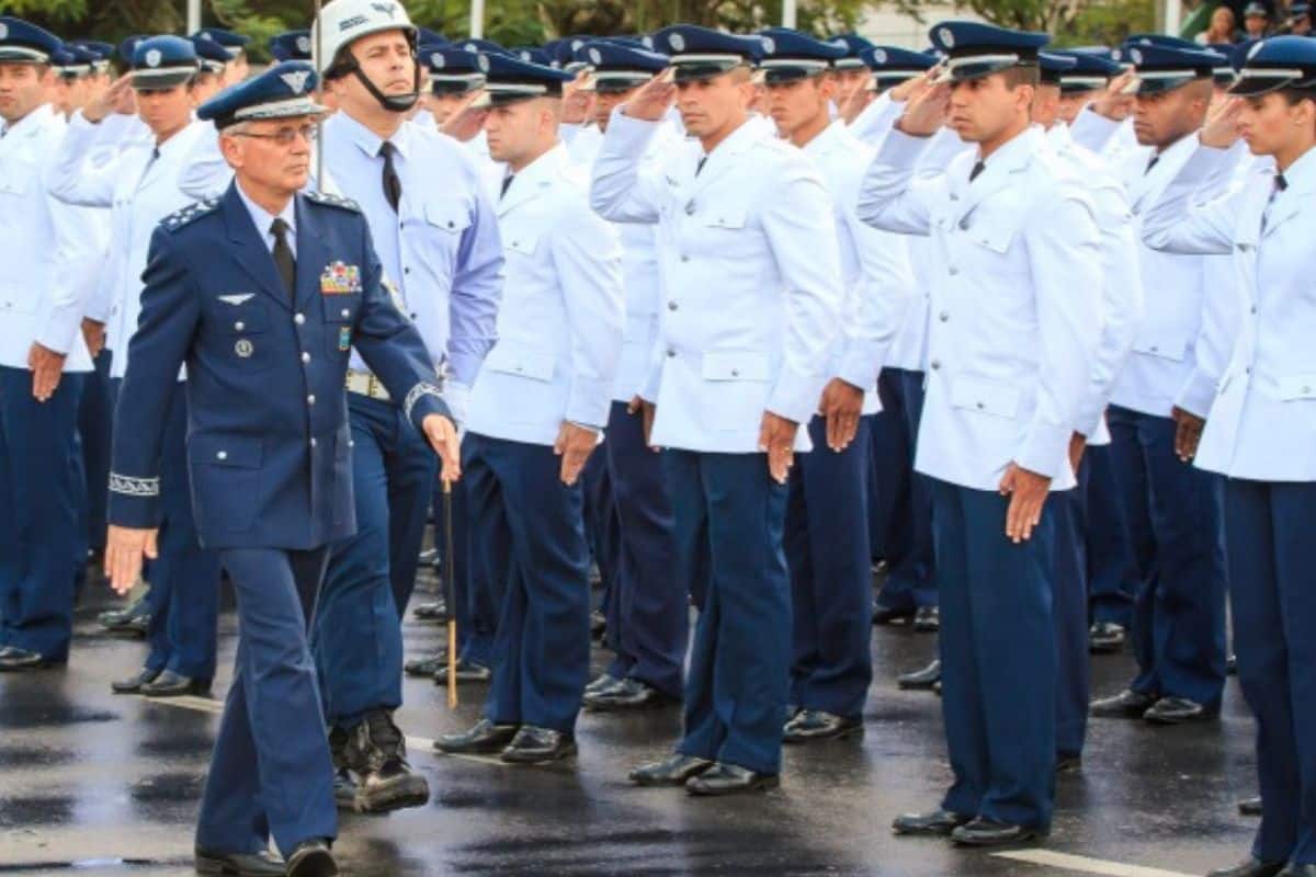 Sem prova, sem concurso, até 63 anos e com salário que pode passar de R$ 22 mil: última chance para entrar na FAB direto como Major! Veja como participar