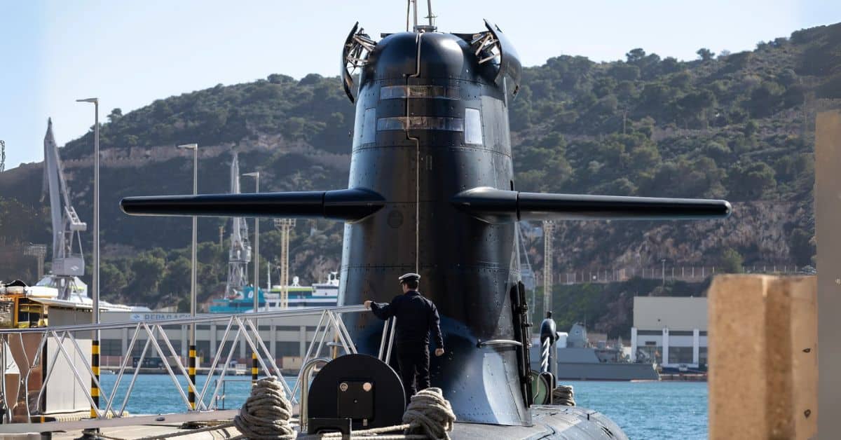 Um submarino europeu de última geração está prestes a lançar seu primeiro torpedo real em uma missão que promete abalar o equilíbrio naval do Atlântico