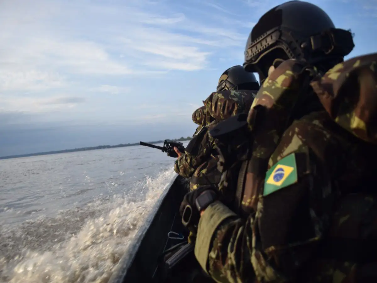 Tensão na fronteira: Exército brasileiro invade território peruano e país vizinho acusa o Brasil de apreender produtos de comunidades nativas