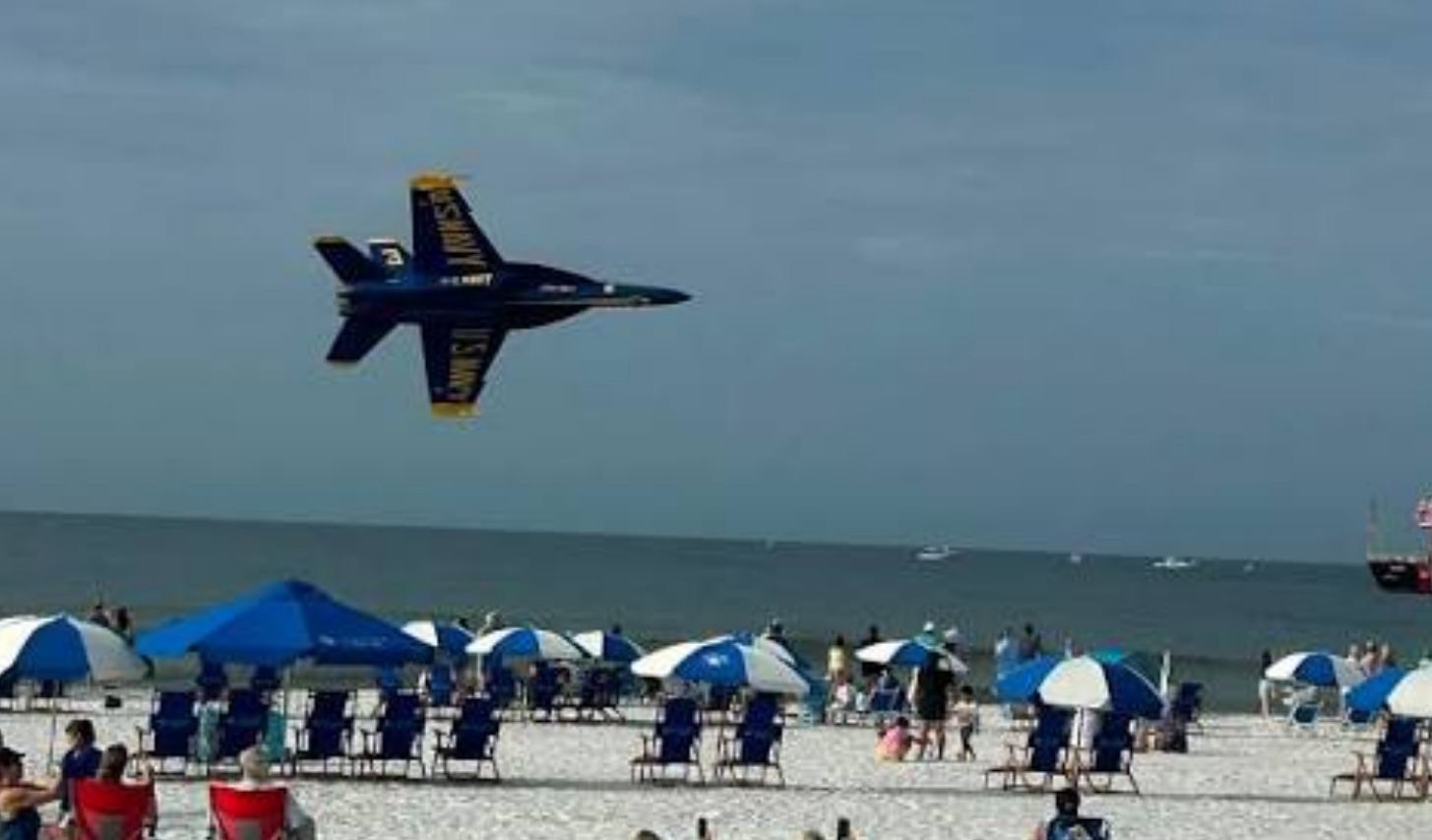“Até que o moral melhore”: alta cúpula dos EUA não vê problema em manobras arriscadas de aeronaves militares próximo a civis; episódio anterior causou demissão de comandante