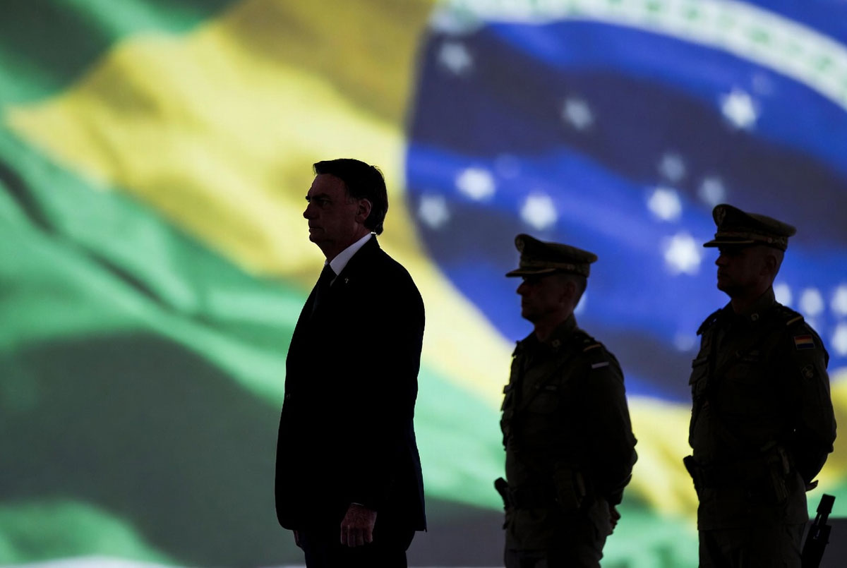 Bolsonaro errou ao se aproximar dos militares, diz Carluxo. “Flávio não vai repetir isso”