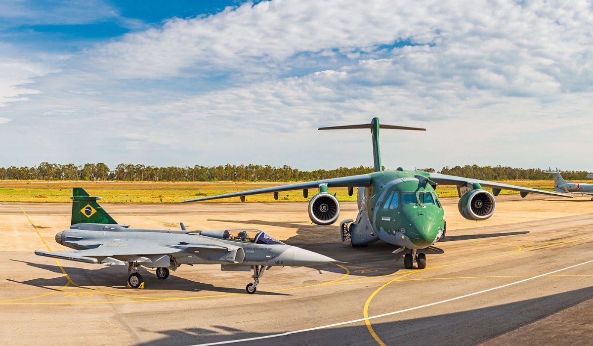 Após bloqueio de R$ 1,45 bilhão atingir combustível, manutenção, caças Gripen e KC-390, FAB alerta que pode não conseguir manter suas aeronaves voando até o fim de 2026