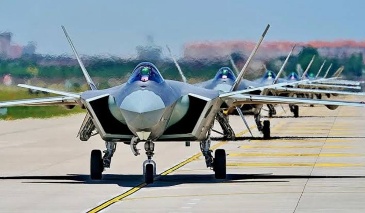 Pela 1ª vez na história, a China ultrapassa a Rússia e se torna a 2ª maior força aérea do mundo, com mais de 2.300 caças