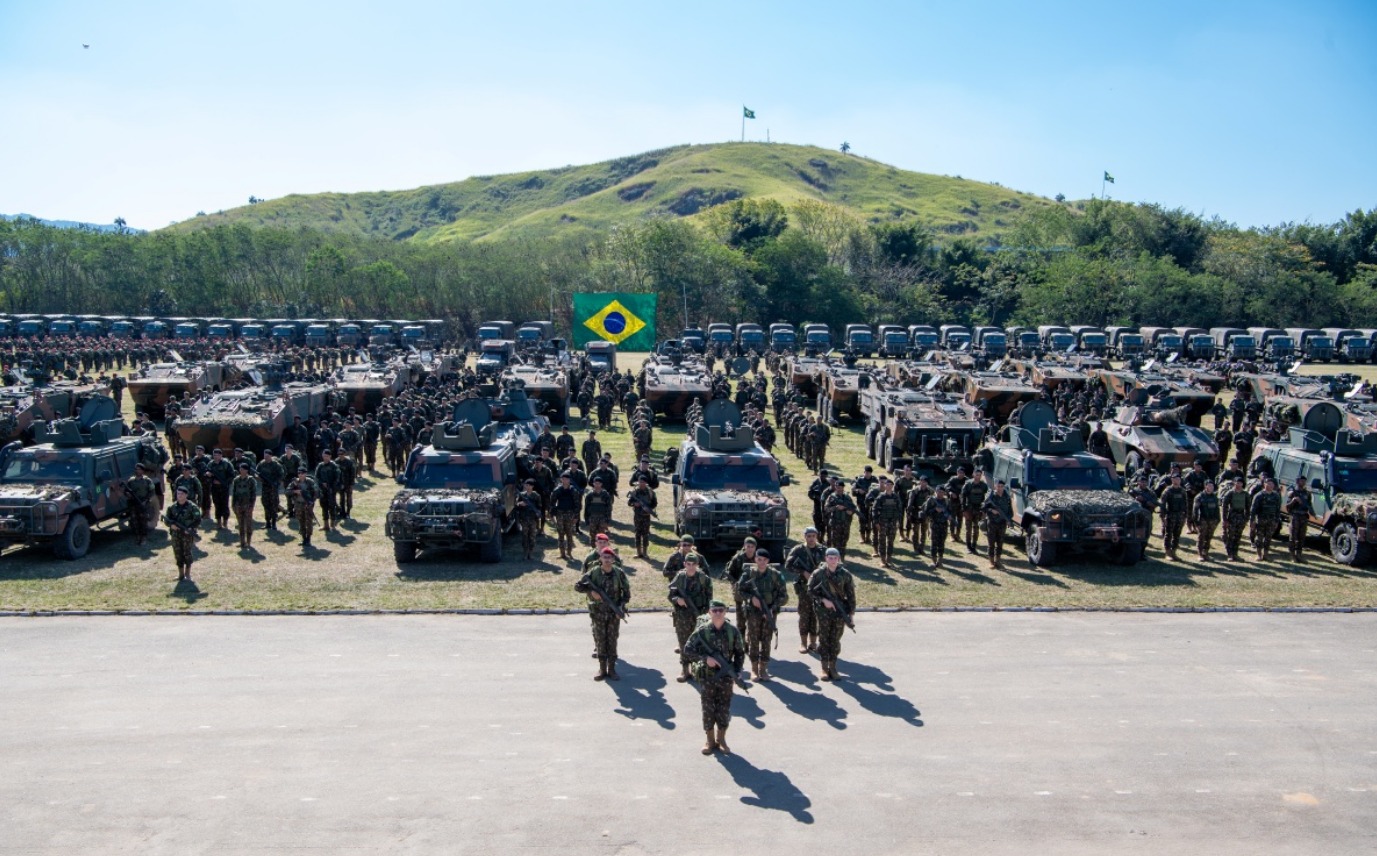 Quase 2 mil militares, 200 viaturas, blindados e helicópteros do Exército devem ser mobilizados para operação que simula cenário de guerra no Rio de Janeiro