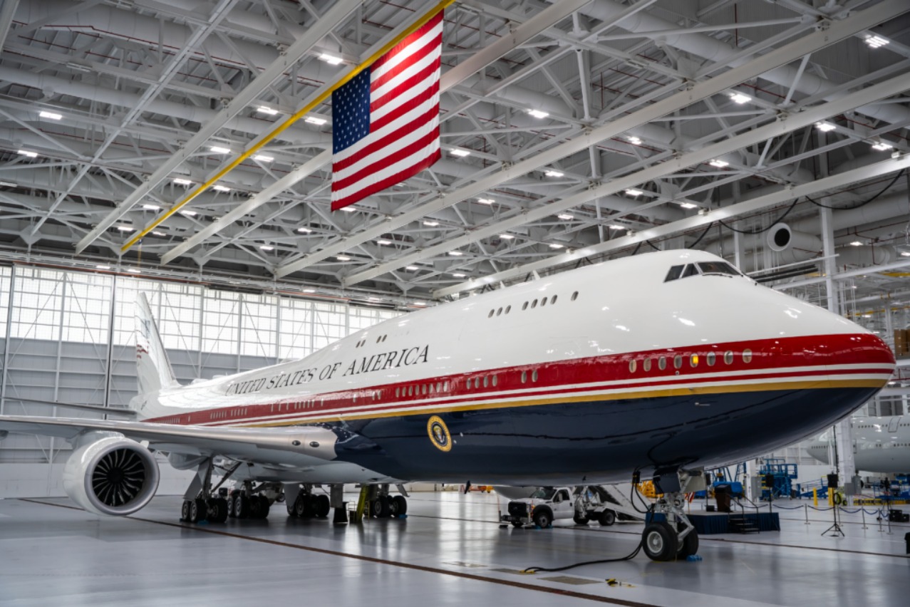 Menos de um mês após primeiro voo, novo Air Force One de Trump vai ser retirado de serviço para incrementos de segurança