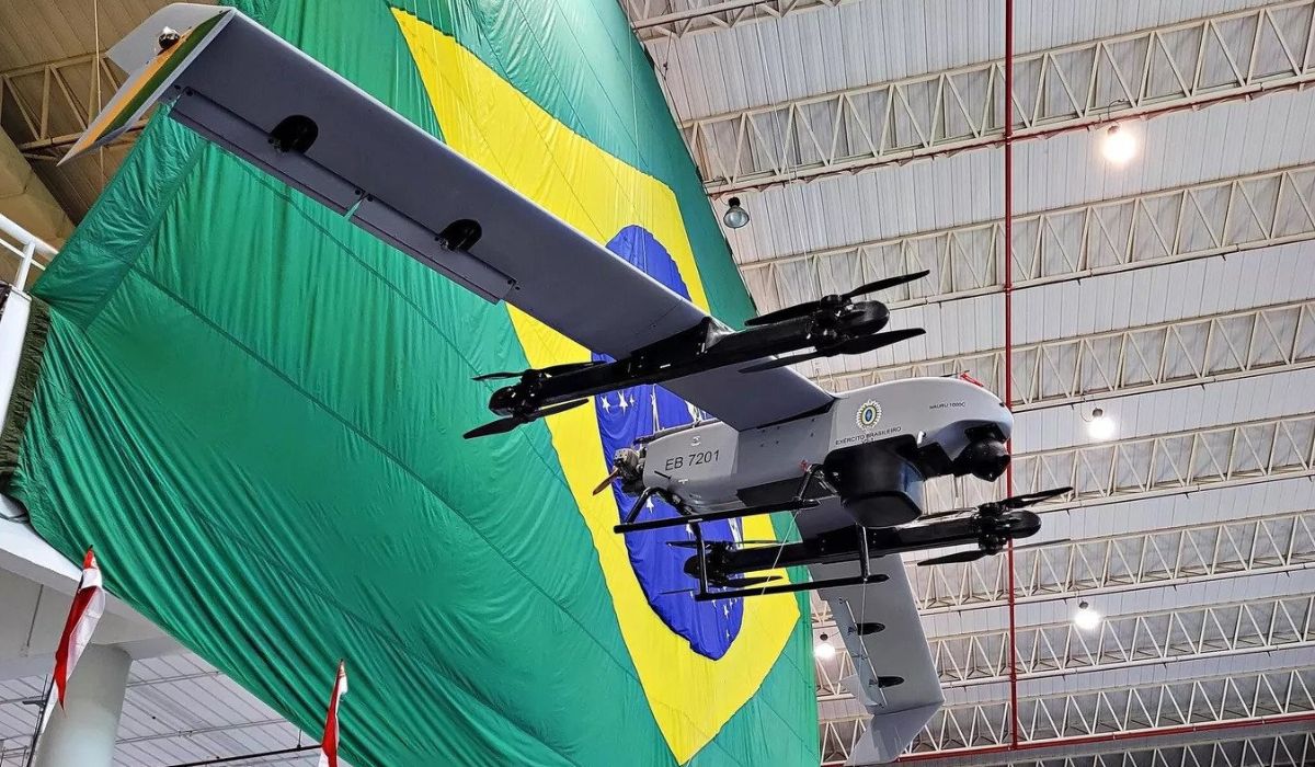 Em meio às tensões globais, Brasil acelera corrida por drones de guerra: Exército estuda modelos de longo alcance armados com mísseis, Marinha avança com veículos autônomos e FAB busca sistema 100% nacional