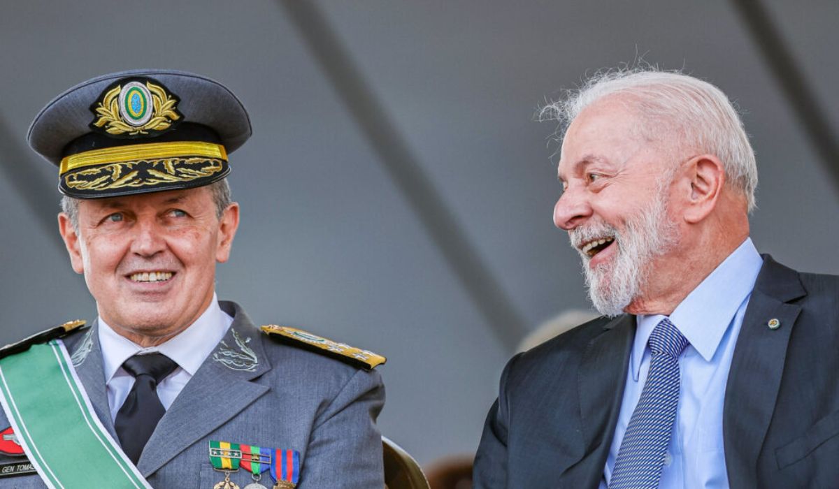 Diante de Lula e da cúpula militar, comandante do Exército exalta investimentos na indústria nacional de defesa e cobra menos dependência de tecnologia estrangeira