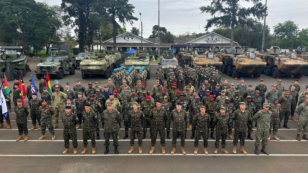 Mais de 700 militares de seis países chegam ao Brasil para mega treinamento internacional de 12 dias com Exército, Marinha e Força Aérea em cenário de crise, conflitos étnicos e ameaça química