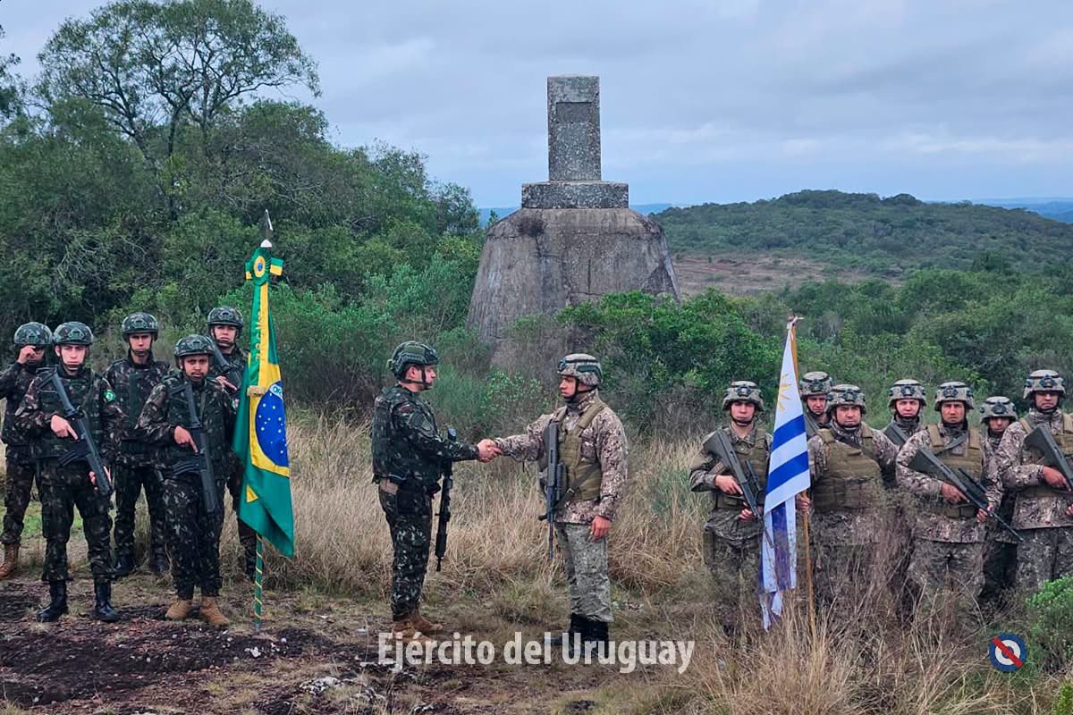 Exércitos de Brasil e Uruguai reforçam o cerco na fronteira com tropas, drones e postos de controle, fiscalizam mais de 1,1 mil veículos, identificam 1.575 pessoas e localizam carros e mercadorias sob suspeita