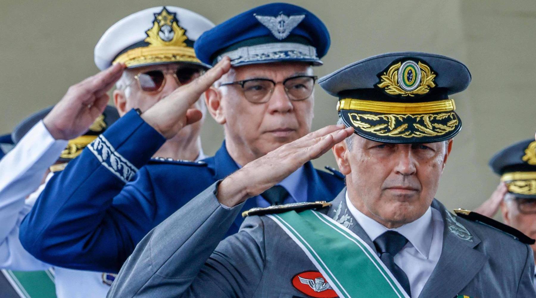 Ex-ministro de Bolsonaro critica gastos das Forças Armadas com submarinos, caças e mísseis: “Projetos megalomaníacos que demoram 30 anos pra ficar de pé e nunca ficam”