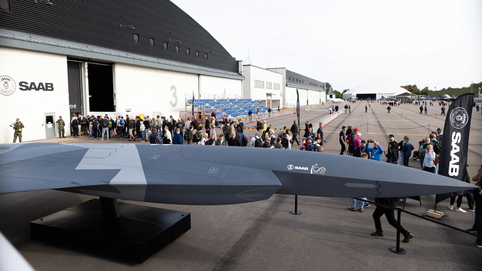 Para que serve um drone de combate que voa colado a um caça pilotado: a Saab está projetando um parceiro autônomo para o Gripen E, o mesmo caça montado em Gavião Peixoto e que a Força Aérea Brasileira já opera